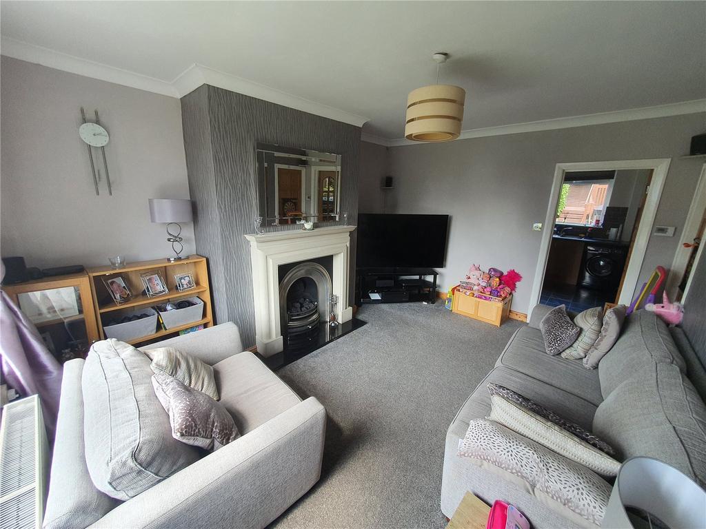 Briar Avenue, Waterhead, Oldham, OL4 2 bed end of terrace house £149,950