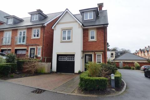 3 Greyford Close, Leatherhead, KT22 8DS