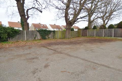 16 Brookers Close, Ashtead, KT21 2JS