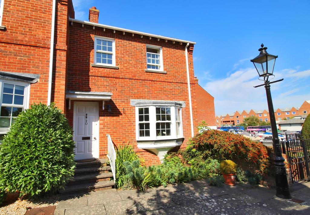 Trafalgar Place, Lymington... 3 bed end of terrace house £1,400 pcm