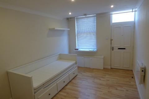 Studio to rent, Meadowbank Avenue, Meadowbank, Edinburgh, EH8