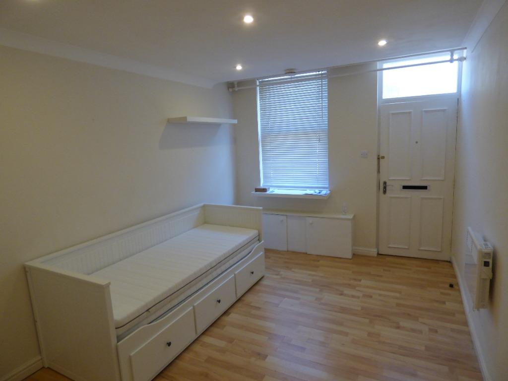 Apartment in Edinburgh, Jock's Lodge, Northfield/Willowbrae - View 2