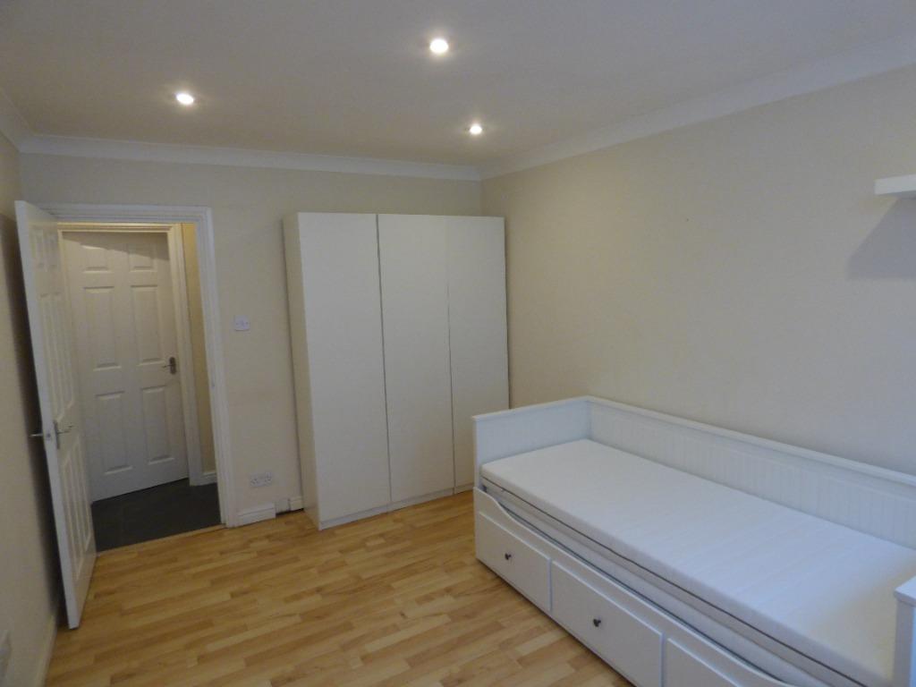 Apartment in Edinburgh, Jock's Lodge, Northfield/Willowbrae - View 3