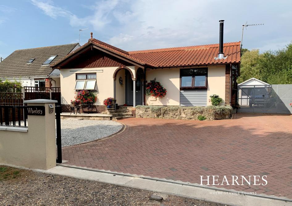 Leigh Lane, Wimborne, Dorset, BH21 2PS 2 bed detached bungalow £450,000