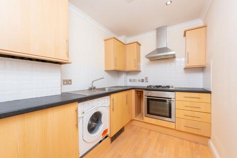 1 bedroom flat to rent, Camp Road, North Camp, GU14
