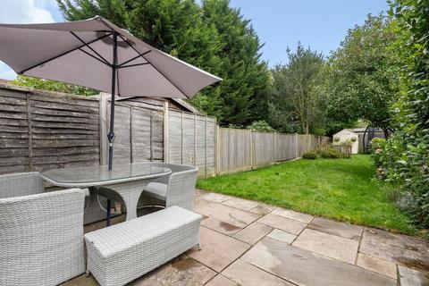 3 Bourne Road, Godalming, GU7 3NQ