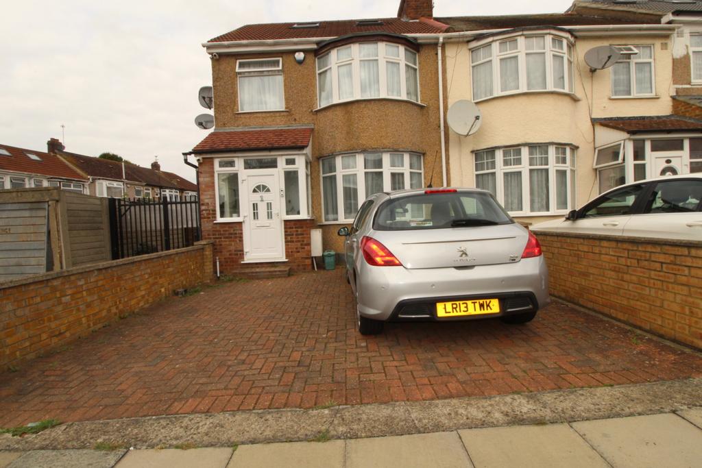 Southall, UB1 4 bed terraced house £575,000