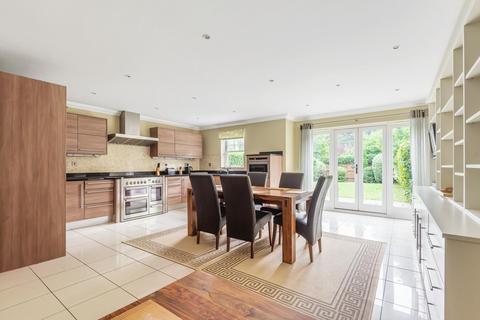 5, Grange Court Old Avenue, Weybridge, KT13 0QP