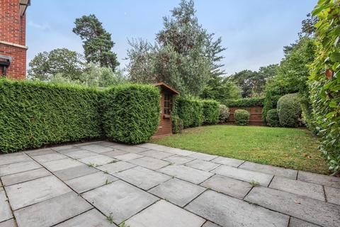 5, Grange Court Old Avenue, Weybridge, KT13 0QP