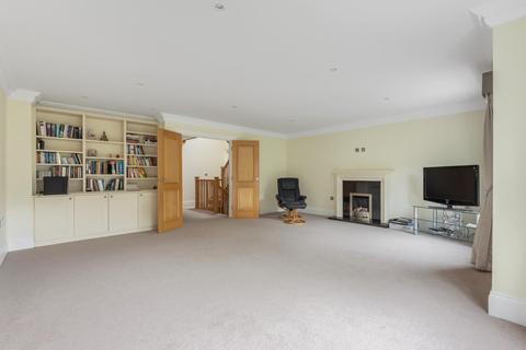 5, Grange Court Old Avenue, Weybridge, KT13 0QP