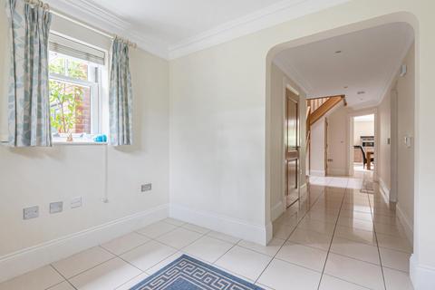 5, Grange Court Old Avenue, Weybridge, KT13 0QP