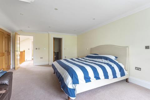5, Grange Court Old Avenue, Weybridge, KT13 0QP