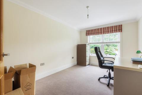 5, Grange Court Old Avenue, Weybridge, KT13 0QP