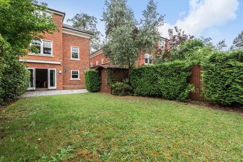 5, Grange Court Old Avenue, Weybridge, KT13 0QP