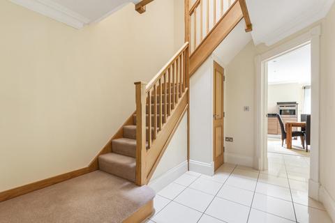 5, Grange Court Old Avenue, Weybridge, KT13 0QP