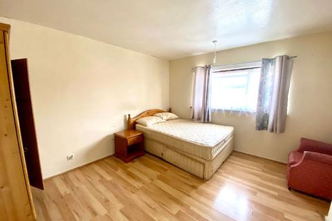 32 Betsham Road, Erith, DA8 2BG