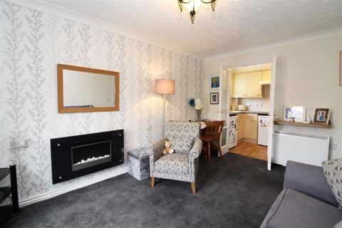 1 bedroom flat for sale - Easterfield Court, Driffield, YO25 5PP