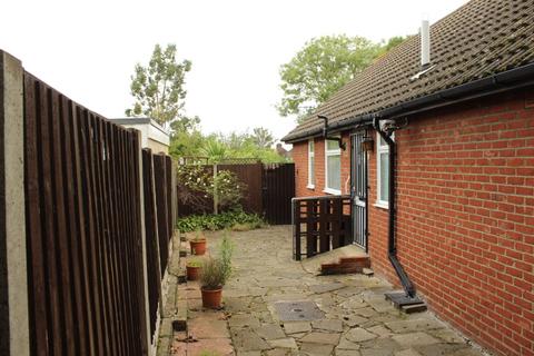 1b Waters Road, London, SE6 1UD
