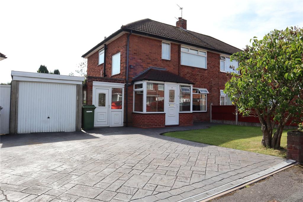Longdon Avenue, Wolverhampton, WV4 3 bed semidetached house for sale £240,000