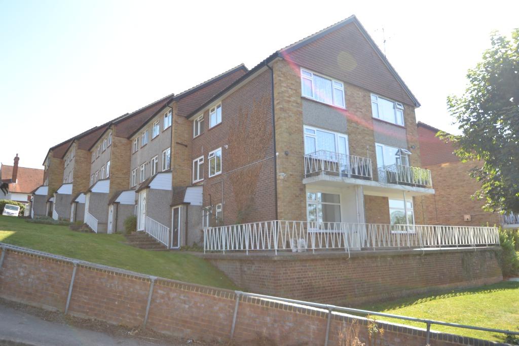 Desborough House, High HP13 2 bed flat £950 pcm (£219 pw)