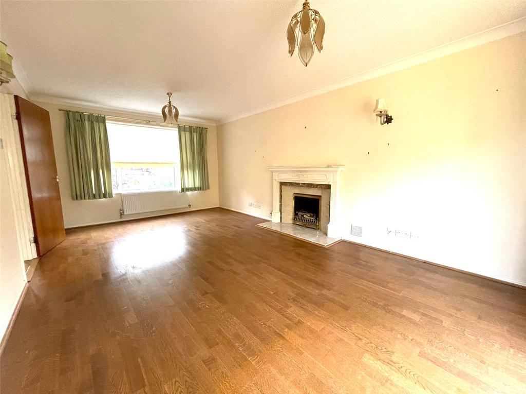 Ascot Close, Meads, Eastbourne, BN20 3 bed detached house £650,000