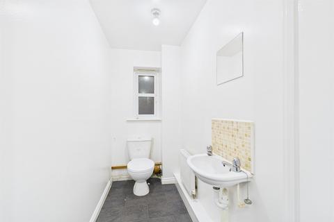 3 bedroom semi-detached house to rent, Sidings Place, Fencehouses, Durham