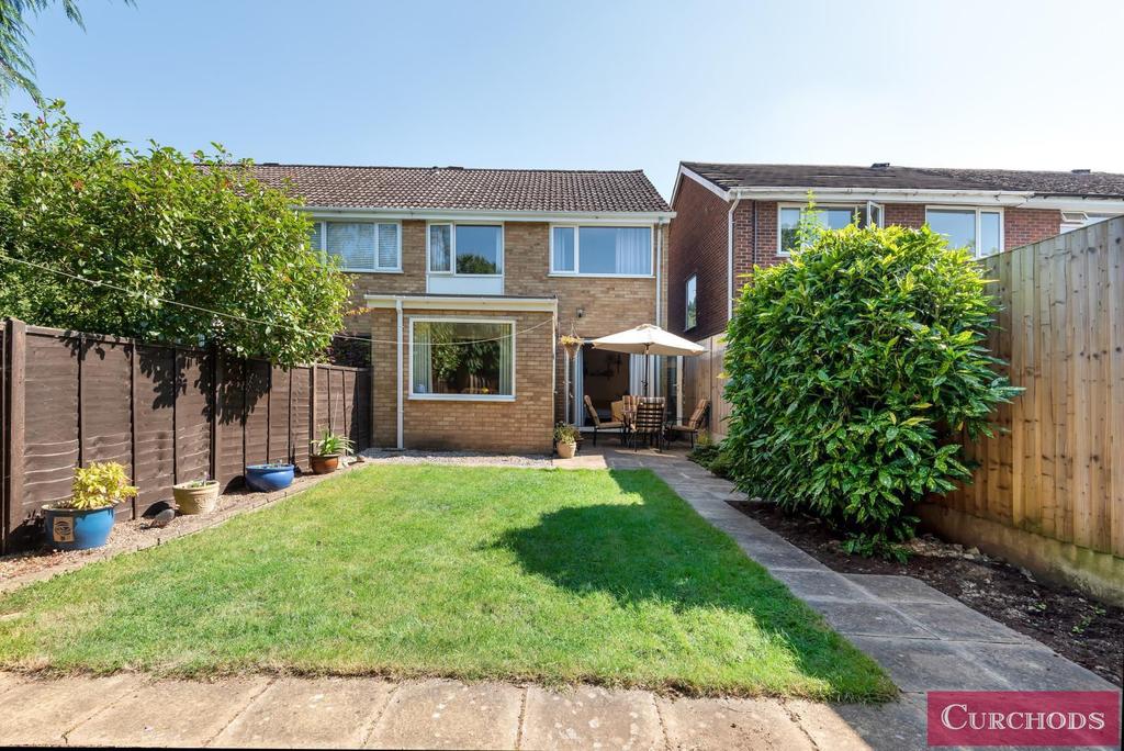 Vincent Drive, Shepperton, TW17 3 bed end of terrace house £475,000