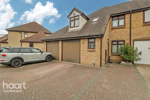 4 bedroom semi-detached house for sale - Parsons Lawn, Southend-On-Sea