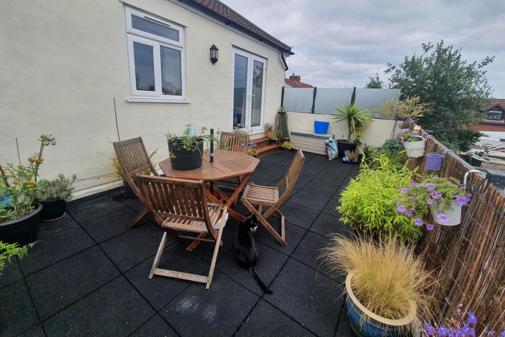 FAIRFIELD AVENUE, FAREHAM 2 bed flat £165,000