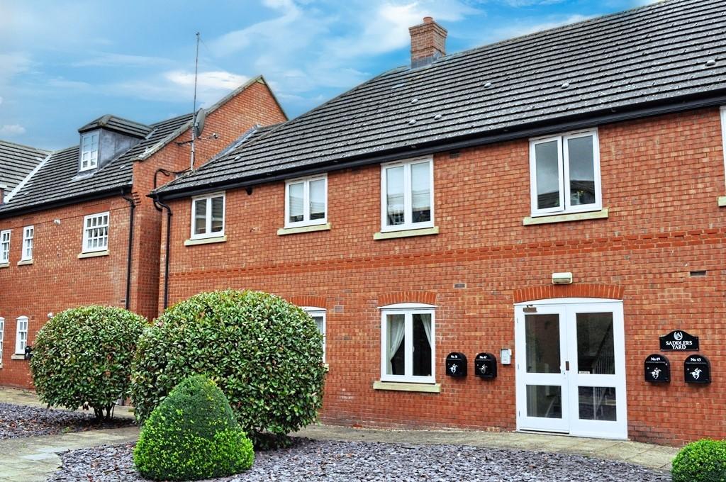 Reffield Close, Towcester 2 bed ground floor flat £895 pcm (£207 pw)