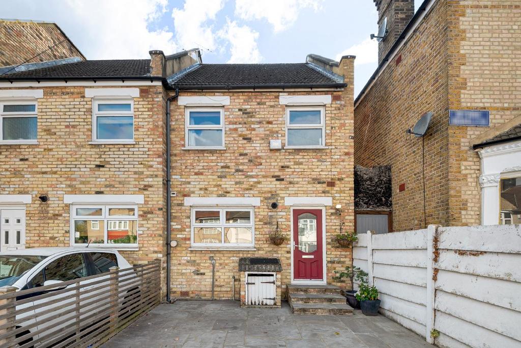 Byrne Road, Balham 3 bed terraced house £745,000