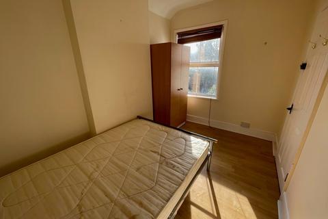 1 bedroom in a house share to rent, Moorlands Road