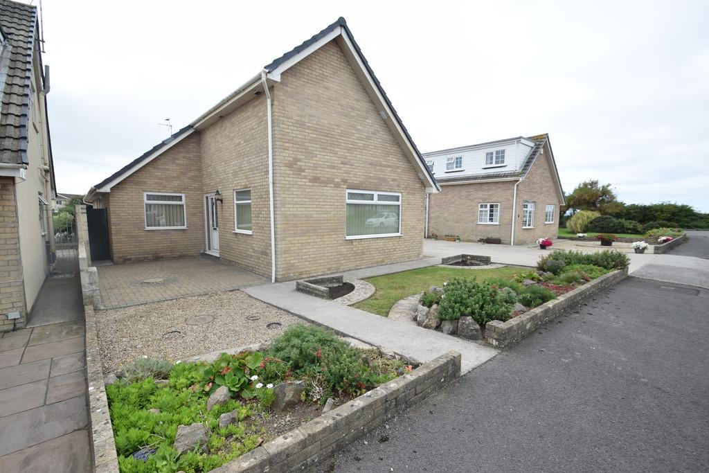 3 Grassholm Way, Nottage, Porthcawl... 3 bed detached bungalow £399,950
