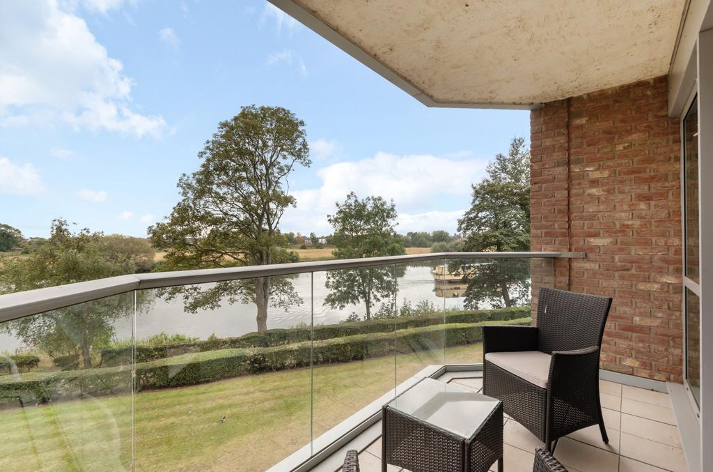 River Crescent, Nottingham, NG2 3 bed apartment £500,000