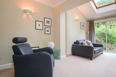Daisybank Hay Lane, Fulmer, Slough, SL3 6HJ