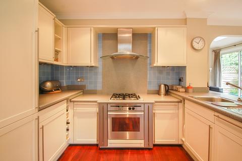 Daisybank Hay Lane, Fulmer, Slough, SL3 6HJ