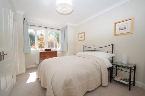 Daisybank Hay Lane, Fulmer, Slough, SL3 6HJ