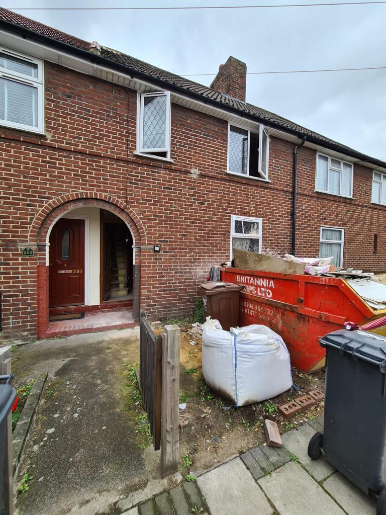 Hedgemans Road DAGENHAM RM9 6BX 3 bed terraced house £1,560 pcm (£360 pw)