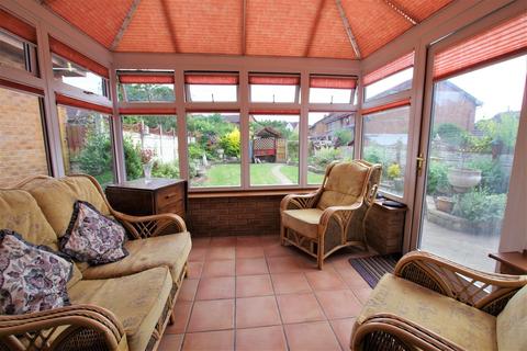 16 Kingfisher Way, Uttoxeter, ST14 8SX