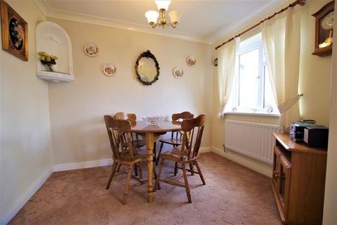 16 Kingfisher Way, Uttoxeter, ST14 8SX