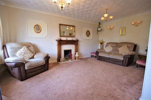 16 Kingfisher Way, Uttoxeter, ST14 8SX