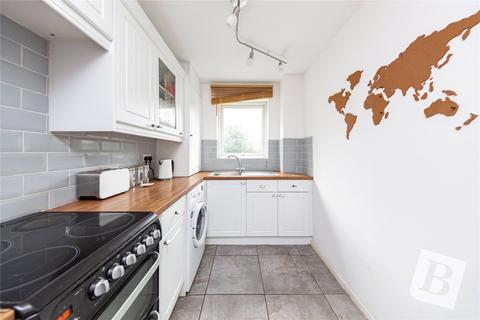 25 Harkness Close, Romford, RM3 9NX