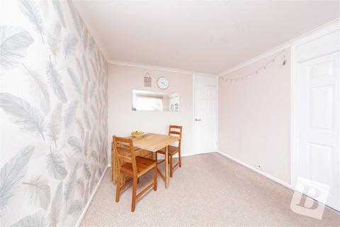 25 Harkness Close, Romford, RM3 9NX