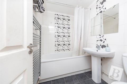 25 Harkness Close, Romford, RM3 9NX