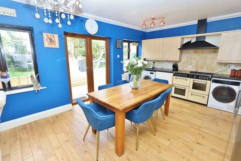 3 Heather Way, Romford, RM1 4SX