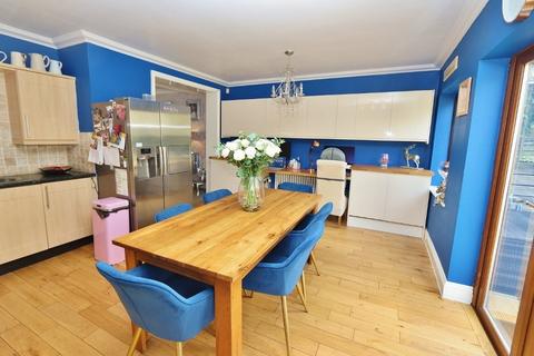 3 Heather Way, Romford, RM1 4SX