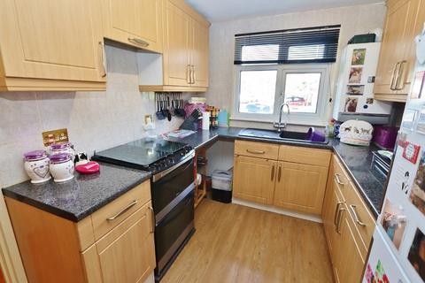 66 Hitchin Close, Romford, RM3 7EG