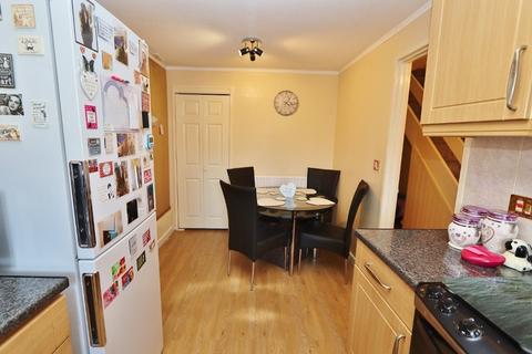 66 Hitchin Close, Romford, RM3 7EG