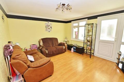 66 Hitchin Close, Romford, RM3 7EG