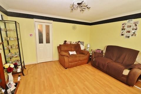 66 Hitchin Close, Romford, RM3 7EG